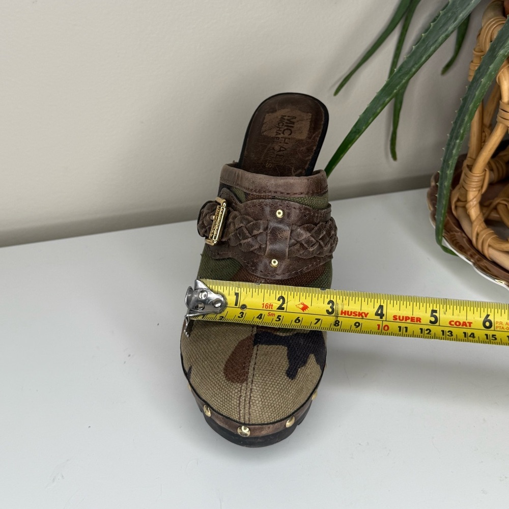 Michael Kors Camo Canvas Leather Clog Mules Heels Studded Buckle Woman’s 5.5M - Picture 11 of 12